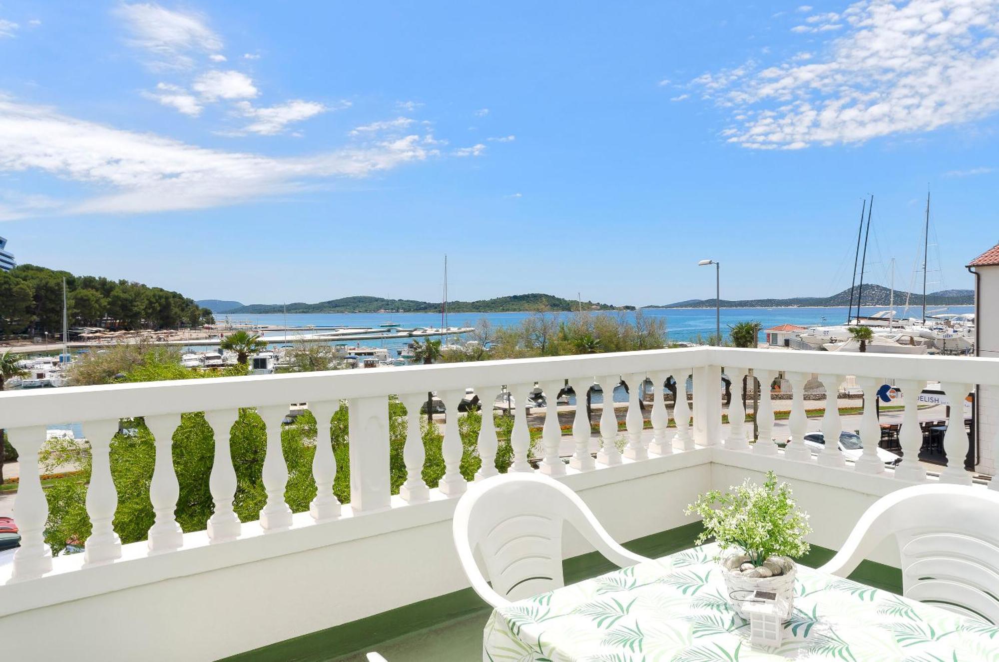Apartment And Rooms Artina Vodice Exterior foto