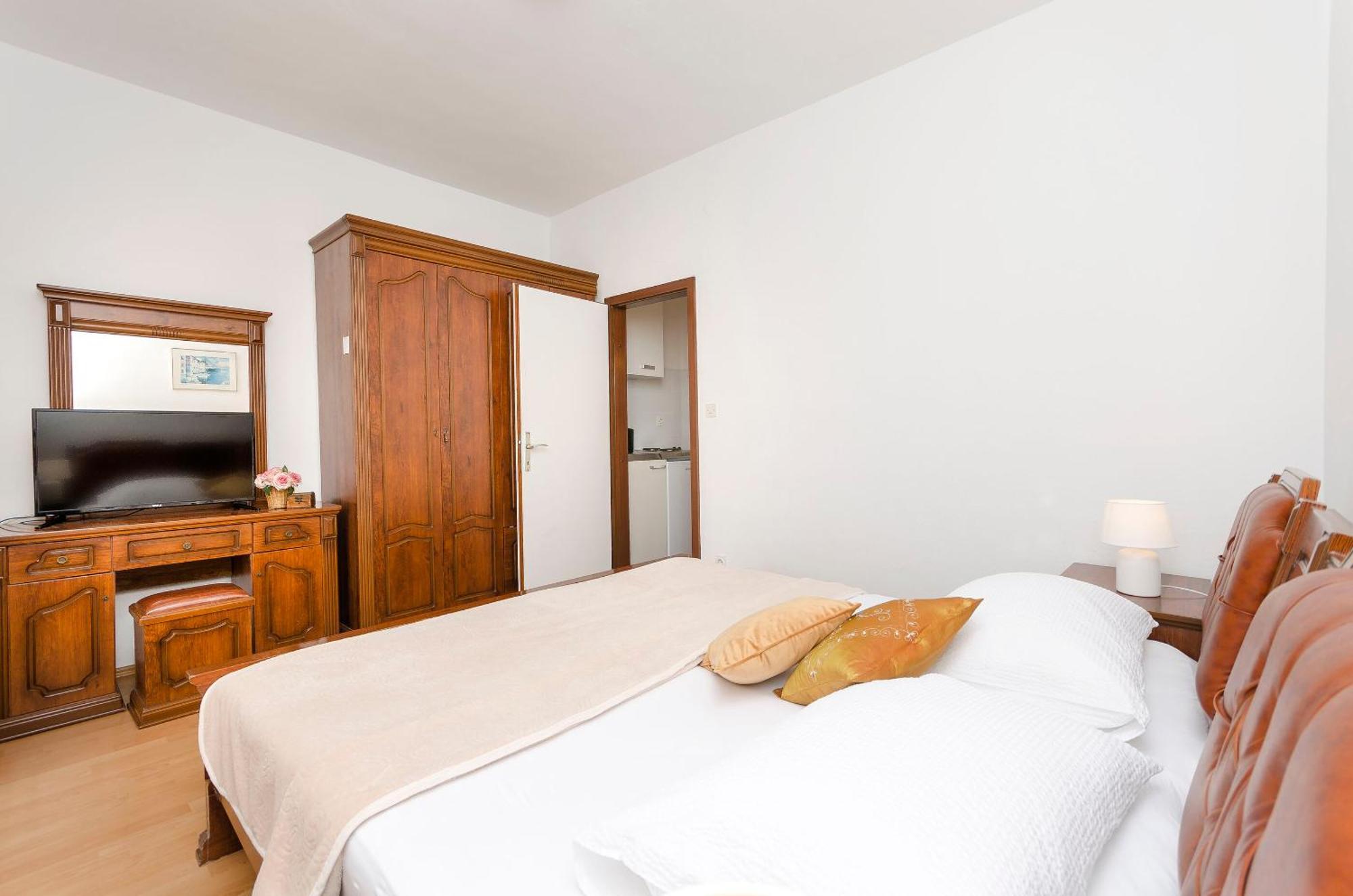 Apartment And Rooms Artina Vodice Exterior foto
