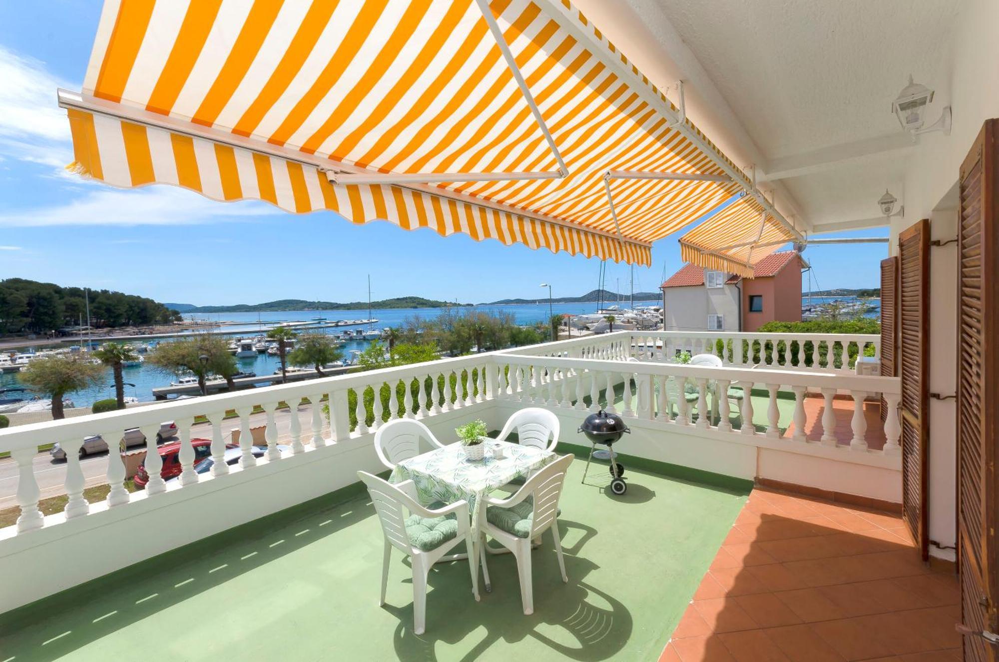 Apartment And Rooms Artina Vodice Exterior foto
